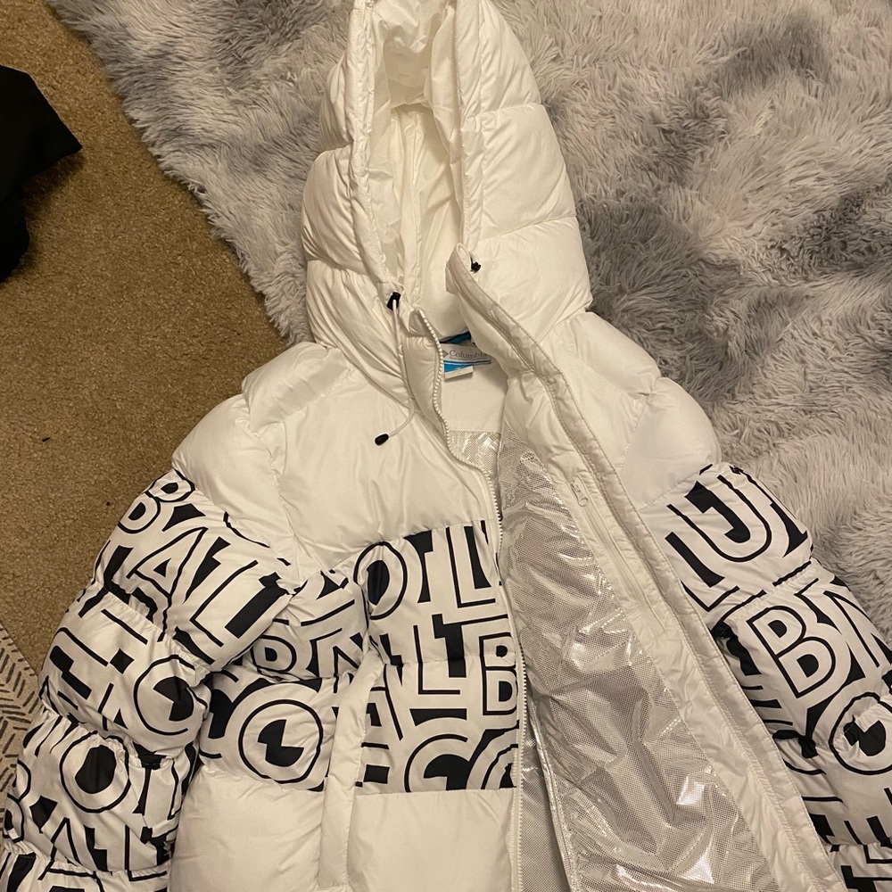Never worn Columbia puffer jacket.